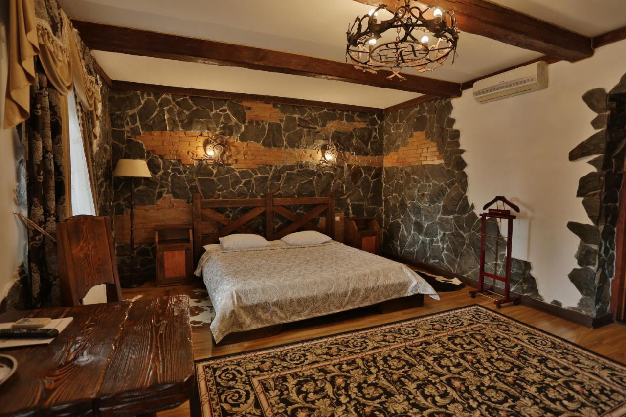 Hotel Fortetsya Hetmana Hatne エクステリア 写真